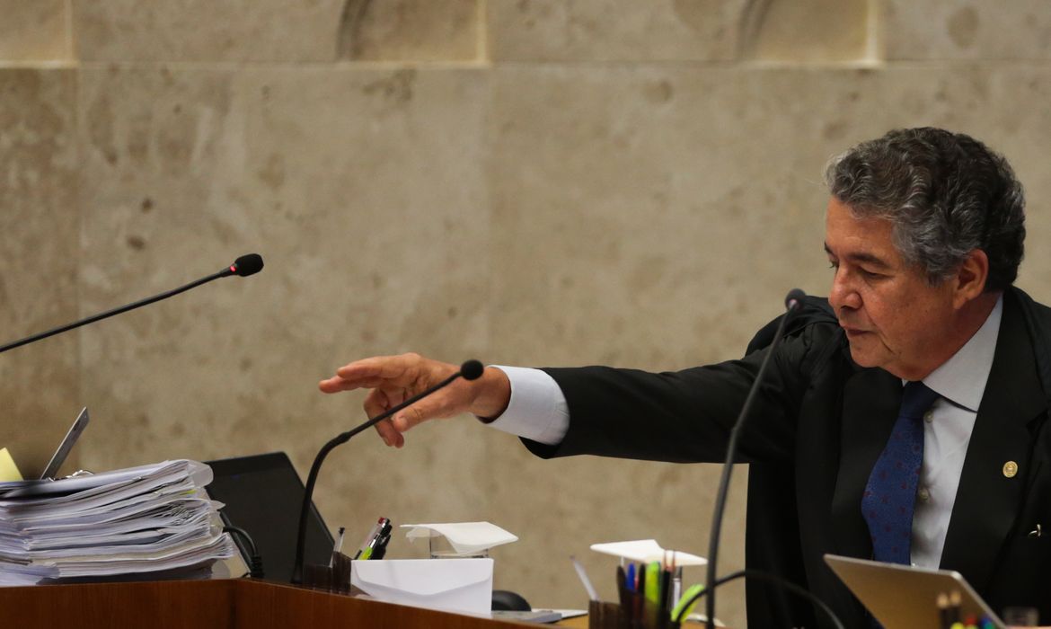 Brasília - O Supremo Tribunal Federal faz sessão plenária, para julgar a liminar que determina o afastamento de Renan Calheiros, da presidência do Senado (José Cruz/Agência Brasil)