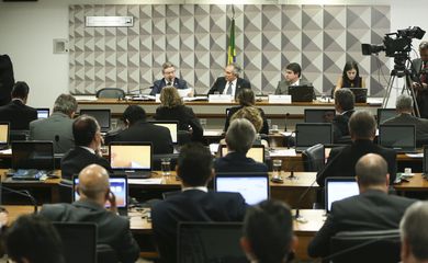 Brasília - Reunião da Comissão do Impeachment para ouvir testemunhas no processo contra a presidente Dilma Rousseff (Marcelo Camargo/Agência Brasil) 