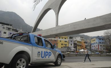 veículo da UPP na Rocinha