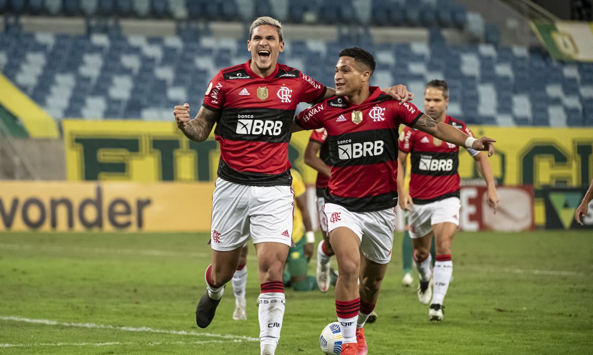 Com vitória, Flamengo subiu para o sexto lugar no Brasileirão