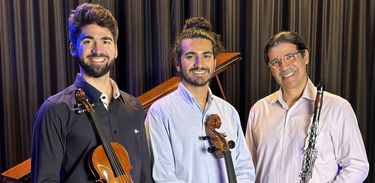 Luiz Paulo Dourado Freire (violinista e violista), Andre Dourado Freire (violoncelista) e Ricardo Dourado Freire (clarinetista)