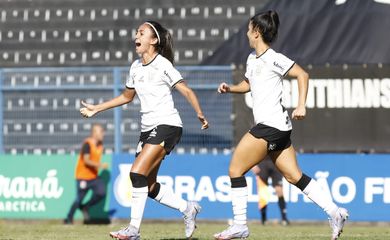 Corinthians vence Avaí/Kindermann no Campeonato Brasileiro de Futebol Feminino