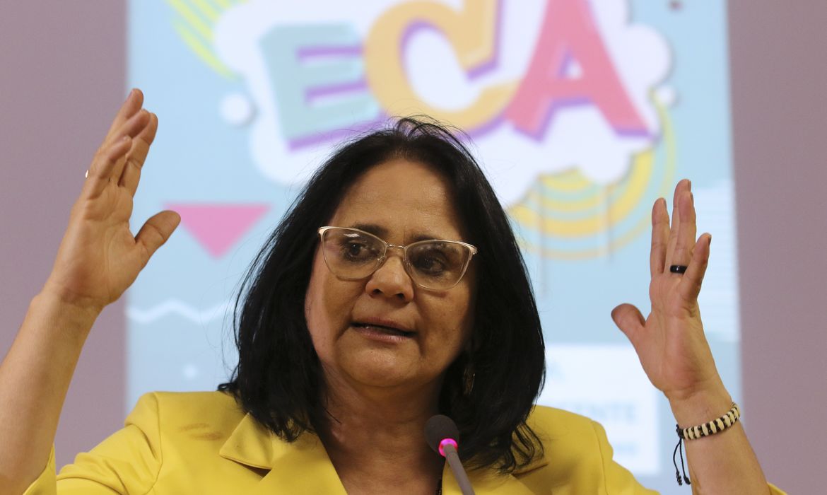 A ministra da Mulher, Família e Direitos Humanos, Damares Alves, lança uma nova versão do Estatuto da Criança e do Adolescente (ECA).