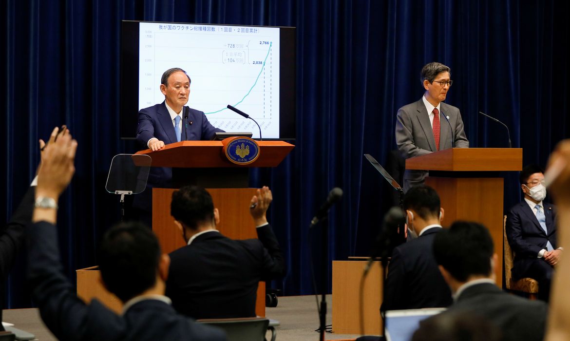 Primeiro-ministro do Japão, Yoshihide Suga, durante entrevista coletiva sobre a resposta do país ao coronavirus em Tóquio