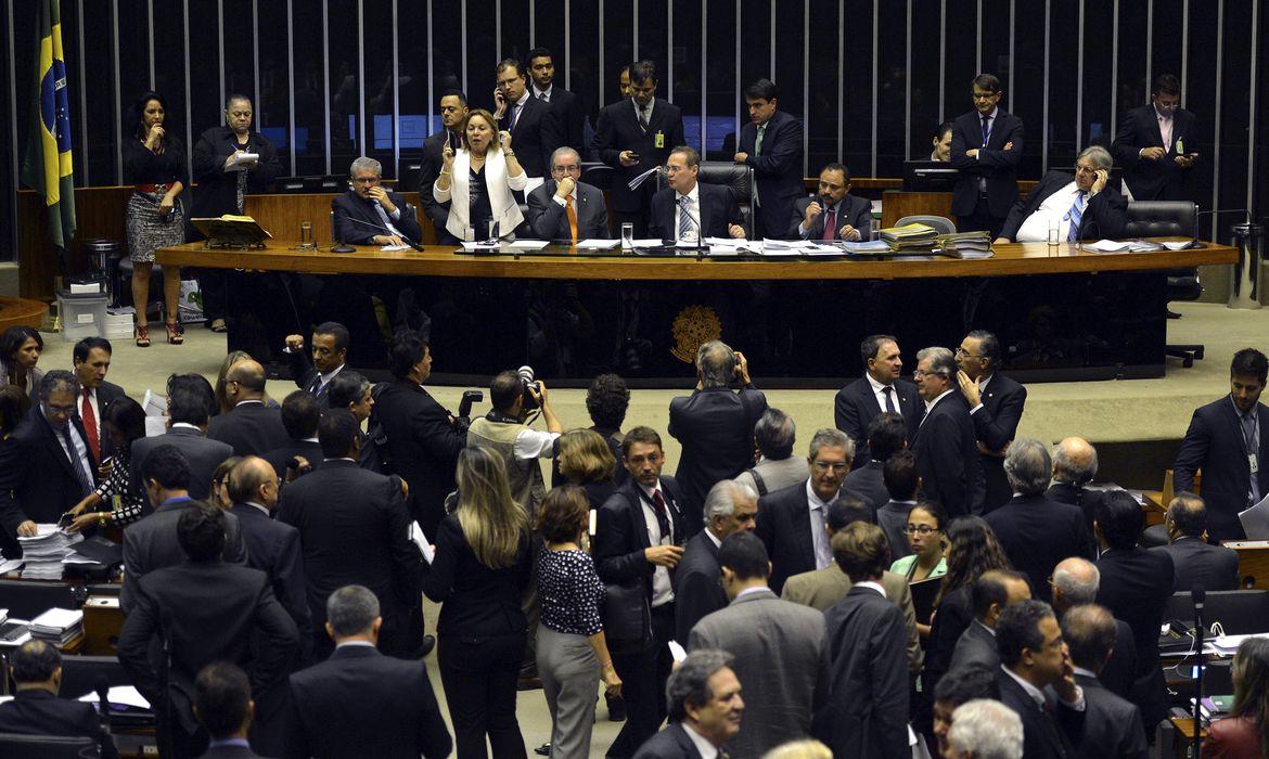 Brasília - Os presidentes da Câmara, Eduardo Cunha, e do Senado, Renan Calheiros durante sessão Congresso Nacional para apreciar e votar vetos presidenciais (José Cruz/Agência Brasil)