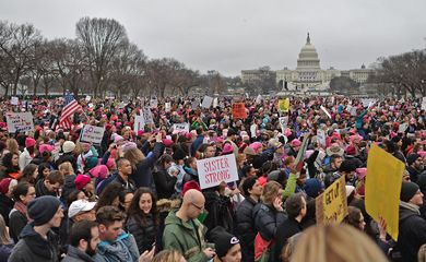 Um dia após a posse de Donald Trump, milhares vão às ruas em Washington em protesto 