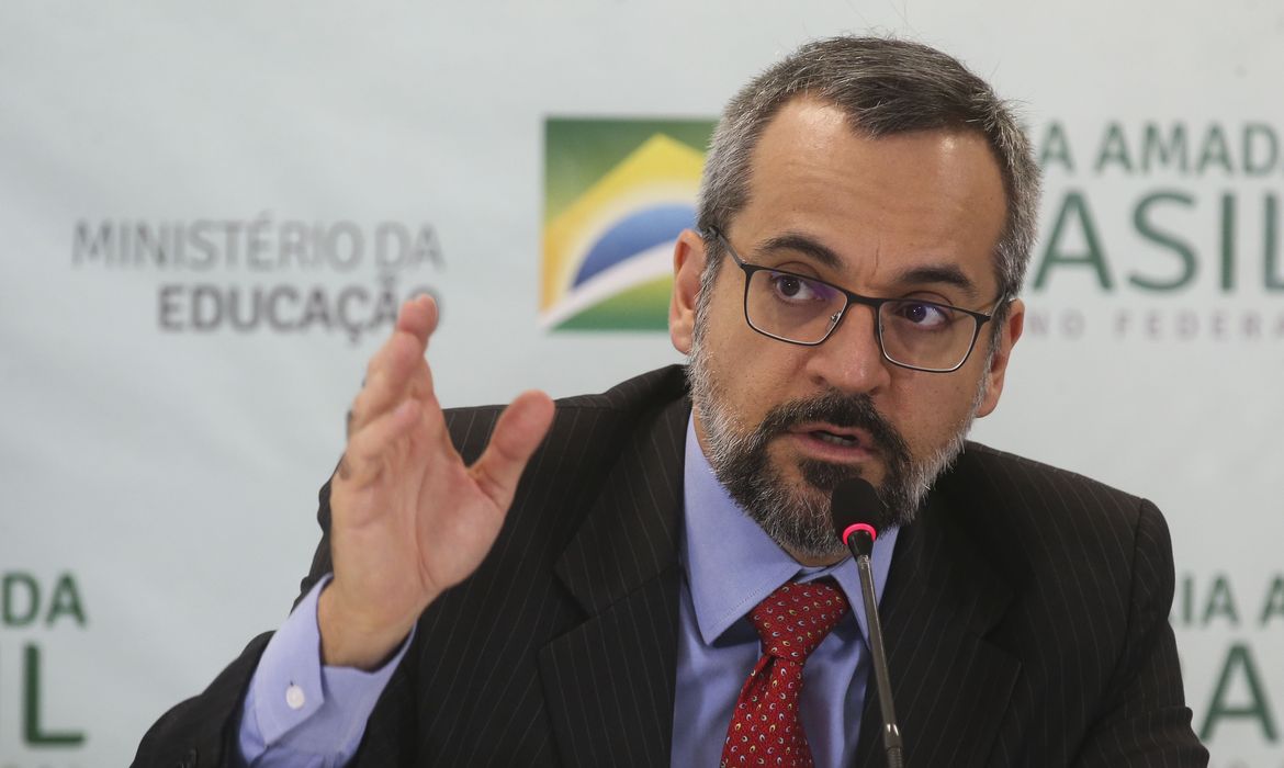 O ministro da Educação, Abraham Weintraub apresenta novidades do Exame Nacional do Ensino Médio (Enem) 2020.