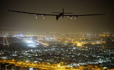 O Solar Impulse pousou na manhã de hoje em Abu Dhabi, nos Emirados Árabes