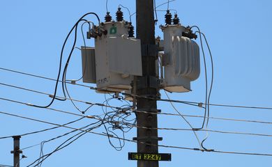 São Paulo (SP), 06/11/2023 - Poste de energia elétrica com cabos desconectados durante blecaute de ebergia da Enel da Via da Saúde. Foto: Rovena Rosa/Agência Brasil