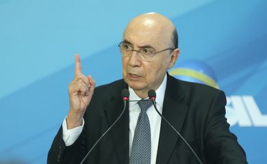 Brasília - Ministro da Fazenda, Henrique Meirelles, fala durante reunião com representantes do setor da indústria e centrais sindicais, no Palácio do Planalto (Antonio Cruz/Agência Brasil)