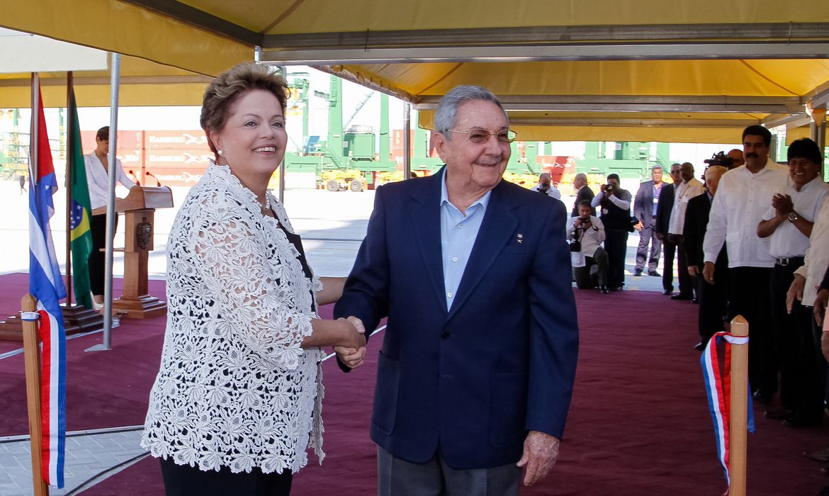 Província de Artemisa (Cuba) - Presidenta Dilma Rousseff e o presidente de Cuba, Raúl Castro, durante inauguração do Porto de Mariel (Roberto Stuckert Filho/Presidência da República)