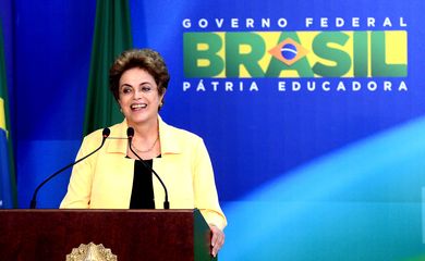 Brasília -  A presidenta Dilma Rousseff participa do lançamento do Hora do Enem, programa de TV e plataforma on-line para preparar estudantes para o Exame Nacional do Ensino Médio  (Wilson Dias/Agência Brasil)