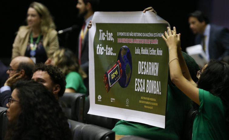 Servidores têm expediente reduzido na quinta para assistir Brasil