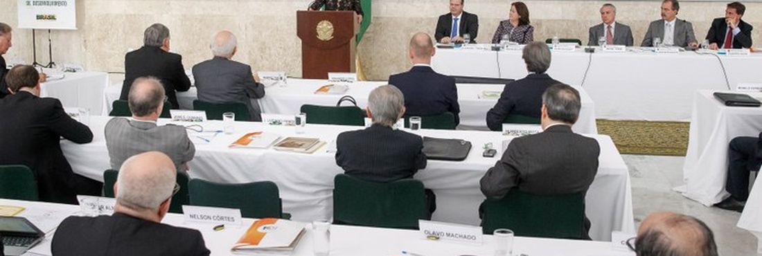 A presidenta Dilma Rousseff afirmou nesta quarta-feira (16), na 42ª Reunião do Conselho de Desenvolvimento Econômico e Social (CDES), que a reforma política é essencial para o Brasil.
