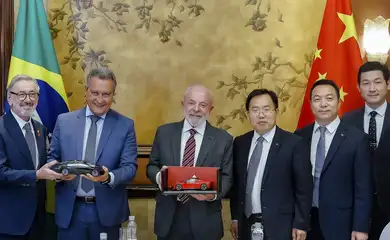 Presidente da República, Luiz Inácio Lula da Silva, durante audiência concedida ao Presidente do Grupo GAC, Feng Xingya.
Hotel St. Regis, Pequim - China.

Foto: Ricardo Stuckert / PR