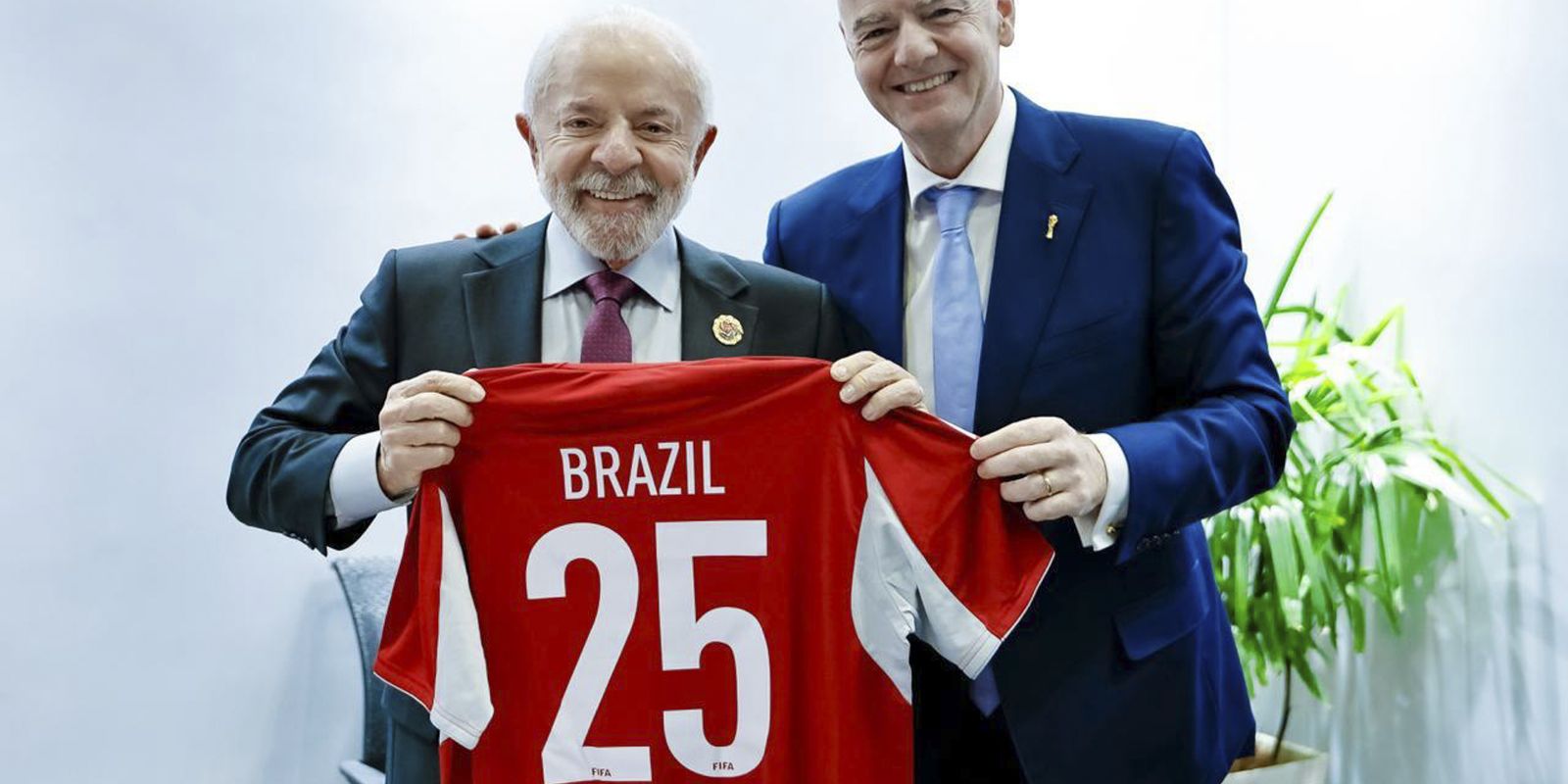 Lula convida presidente da Fifa para conhecer Universidade do Esporte Lula convida presidente da Fifa para conhecer Universidade do Esporte