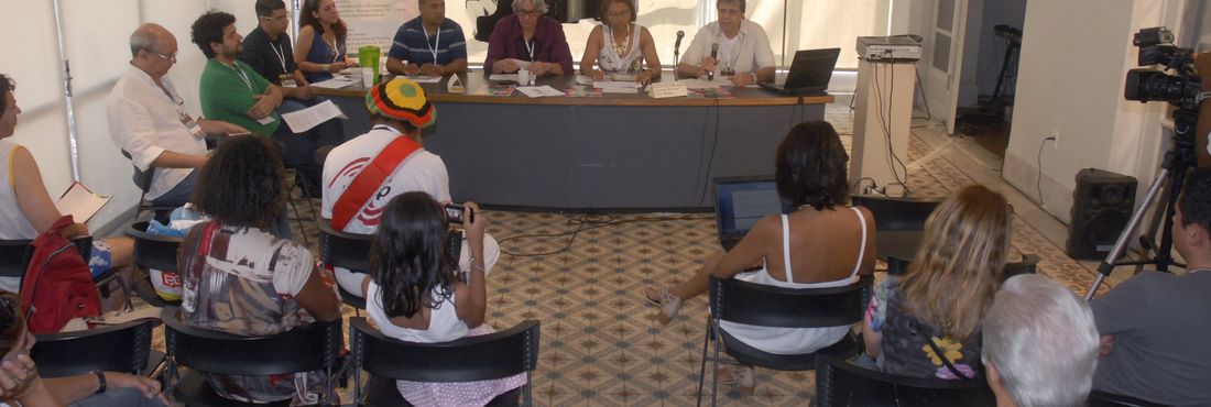 Sambistas e pesquisadores se reúnem no Congresso Nacional do Samba