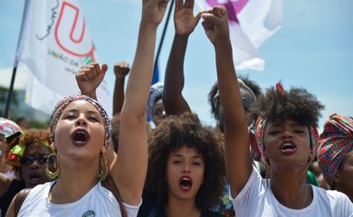 Brasília - Marcha das Mulheres Negras Contra o Racismo, a Violência e pelo Bem Viver em Brasília, reúne mulheres de todos os estados e regiões do Brasil (Marcello Casal Jr/Agência Brasil)