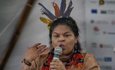 Brasília (DF), 14/09/2023, A ministra dos Povos Indígenas, Sônia Guajajara, durante abertura  do 10º Encontro e Feira dos Povos do Cerrado, na Torre de TV, em Brasília.  Foto: Rafa Neddermeyer/Agência Brasil