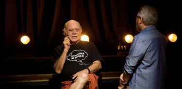 Com mais de cinquenta anos de carreira, Tonico Pereira tem no currículo importantes peças teatrais e personagens icônicos da televisão brasileira
