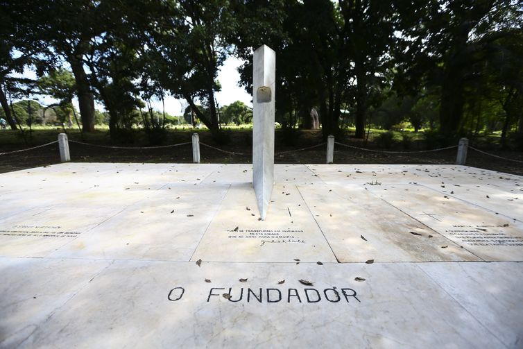 Túmulo vazio de Juscelino Kubitschek, no cemitério Campo da Esperança, em Brasília.