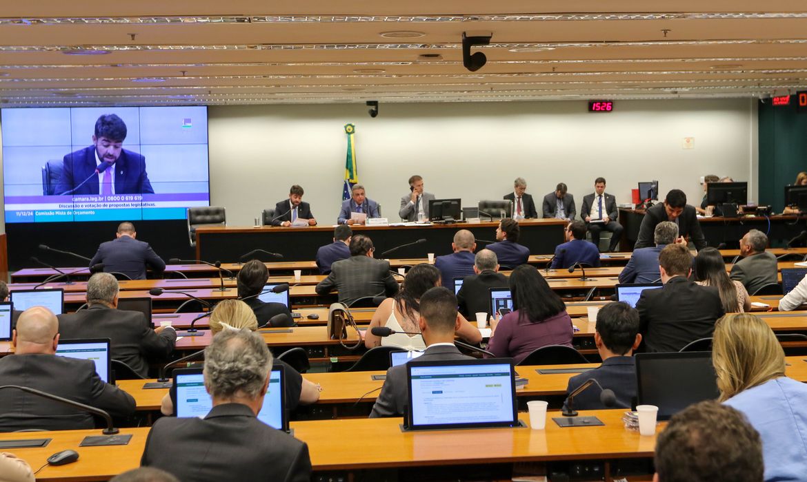 Brasília (DF), 11/12/2024 - A Comissão Mista de Orçamento se reúne  para discutir e votar os relatórios setoriais apresentados à Lei Orçamentária Anual de 2025 (LOA 2025). Foto: Wilson Dias/Agência Brasil