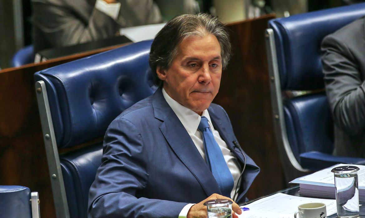 O presidente do Senado, Eunício Oliveira, durante sessão plenária que aprovou o PLC 19/2018, que cria o Sistema Único de Segurança Pública e a Política Nacional de Segurança Pública e Defesa Social.