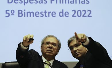O ministro da Economia, Paulo Guedes, o secretário especial do Tesouro e Orçamento, Esteves Colnago, comentam o Relatório de Avaliação de Receitas e Despesas Primárias do 5º Bimestre de 2022.