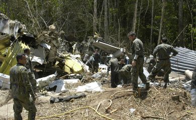  Equipes da Força Aérea Brasileira trabalham no resgate dos corpos das vítimas - Divulgação Força Aérea Brasileira