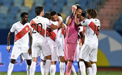 Peru vence Colômbia por 2 a 1 - Copa América - fase de grupos - em 20/06/2021