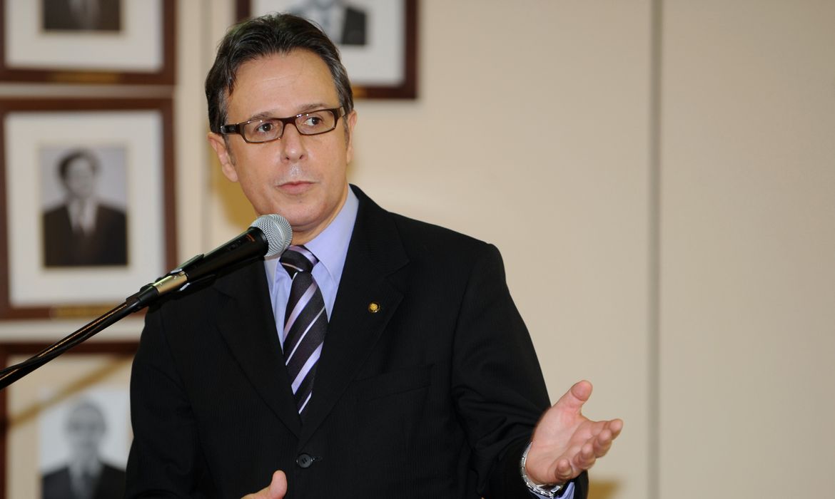 O ex-secretário nacional de Segurança Pública, Ricardo Balestreri, assumiu hoje a Secretaria de Segurança Pública e Administração Penitenciária de Goiás 