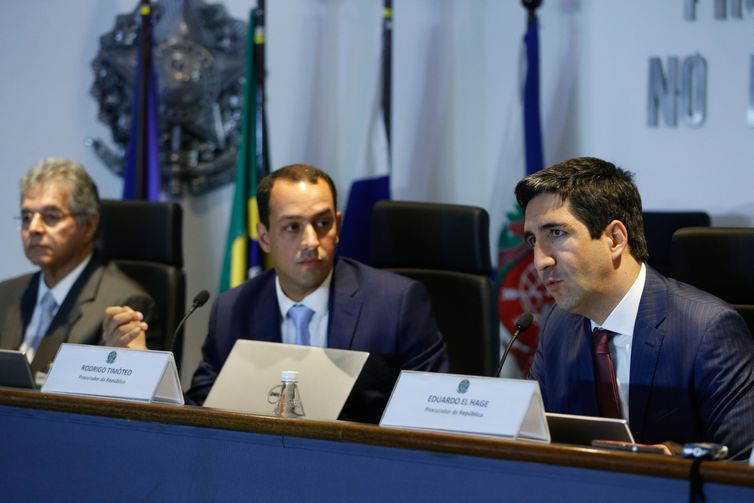  O procurador, Eduardo El Hage fala durante coletiva de imprensa sobre a operação Câmbio, desligo, na Procuradoria da República no Rio de Janeiro.