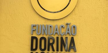 Logo Fachada Fundação Dorina Nowill