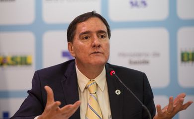 O secretário de Vigilância em Saúde, Jarbas Barbosa, durante anúncio de medidas para reajuste e regulação do mercado de medicamentos (Marcelo Camargo/Agência Brasil)