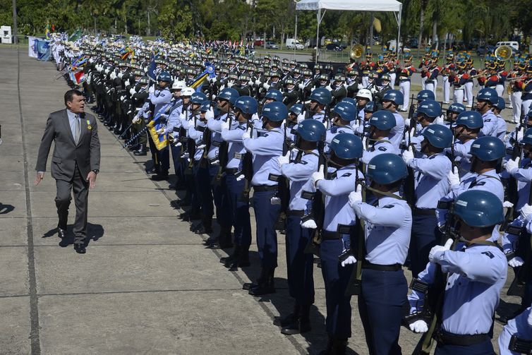 O ministro da Defesa, Paulo Sérgio Nogueira de Oliveira durante cerimônia do Dia da Vitória no Monumento aos Mortos da Segunda Guerra Mundial, no Rio. - Tomaz Silva/Agência Brasil