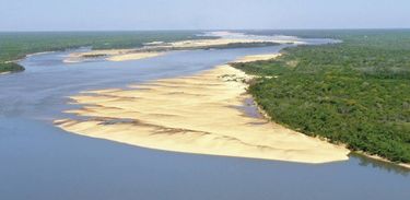 Praia em rio no Tocantins