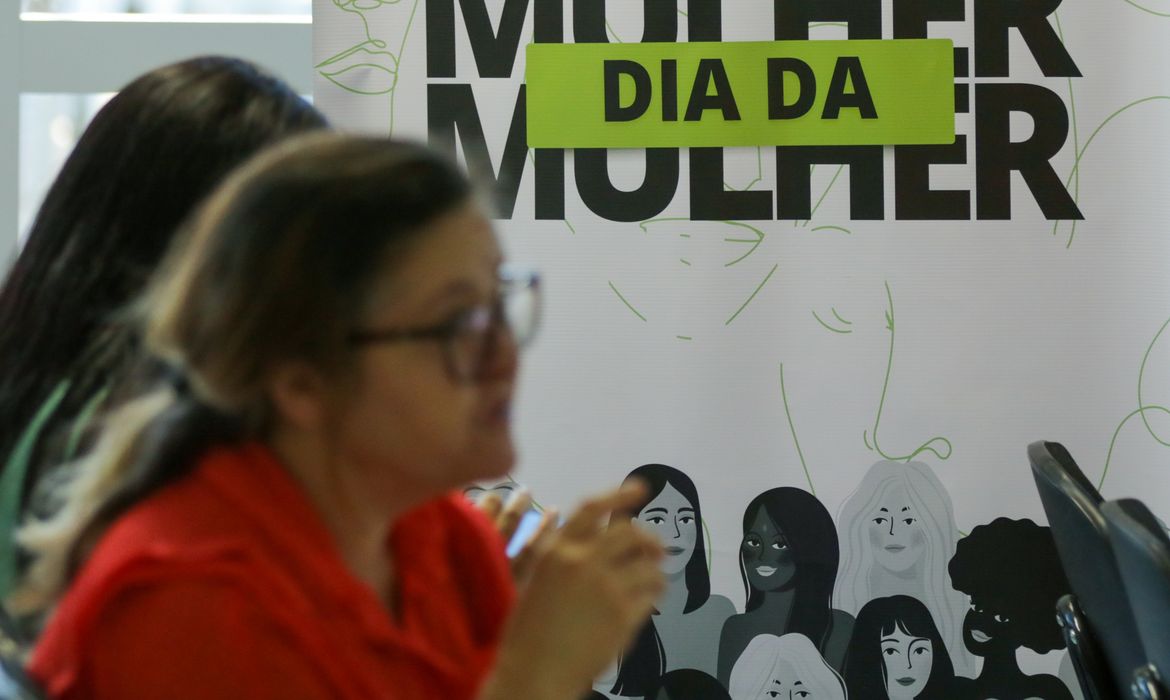 Mundo: 1 em cada 4 governos relata retrocesso em direitos das mulheres