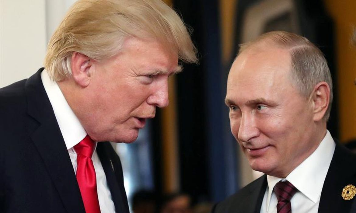Os presidentes da Rússia, Vladimir Putin, e dos Estados Unidos, Donald Trump 