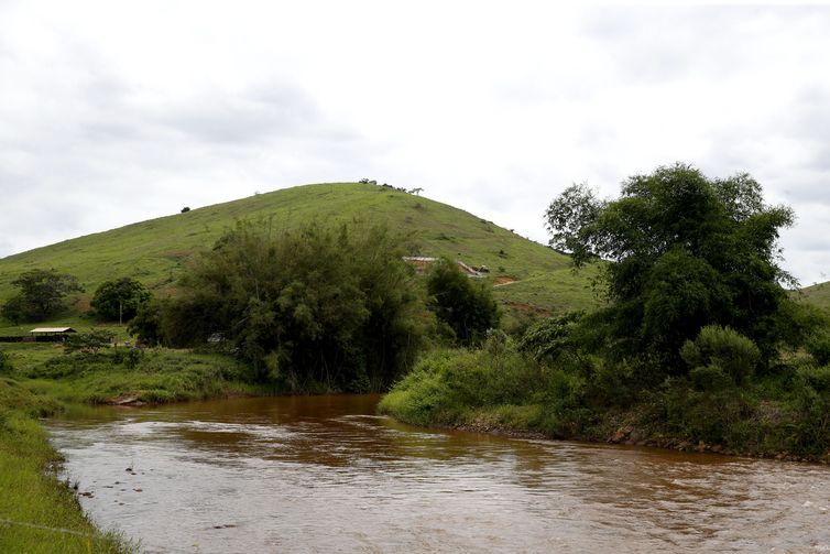 Distrito de Barra Longa. A comunidade foi parcialmente encoberta pela lama que chegou pelo rio Gualaxo do Norte. Na foto o rio Gualaxo. 