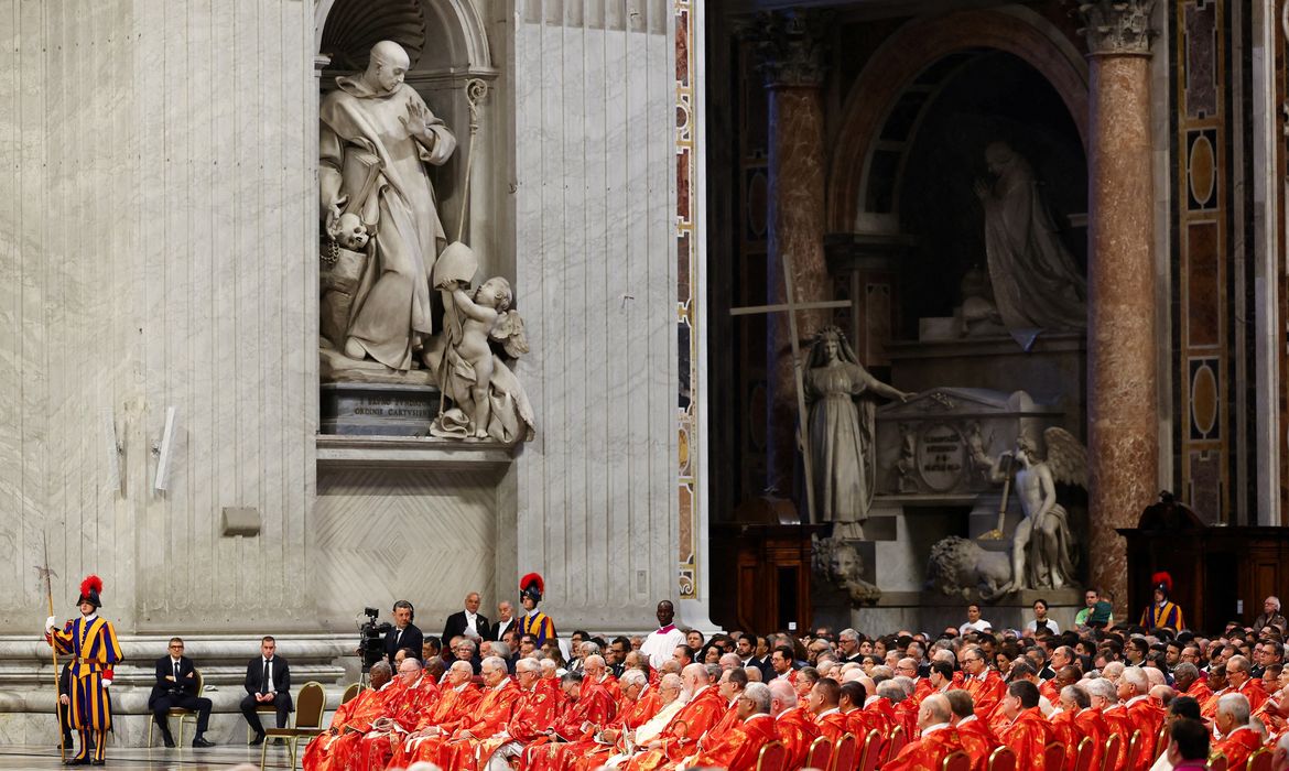 Cardinals attend the Holy Mass, celebrated for the election of the new pope, presided over by the Dean of the College of Cardinals, Cardinal Giovanni Battista Re, in St. Peter’s Basilica, at the Vatican, May 7, 2025. REUTERS/Murad Sezer     TPX IMAGES OF THE DAY
