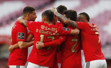 Jogadores do Benfica comemoram  - campeonato português
