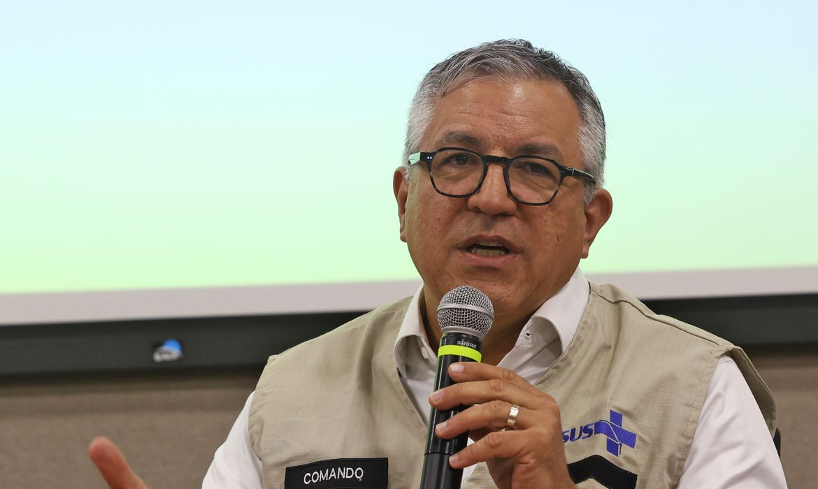 Brasília (DF), 08/04/2025 - Ministro da Saúde Alexandre Padilha durante anúncio da lista de 80 municípios classificados como prioritários para ações de controle da dengue. Foto: Antônio Cruz/Agência Brasil