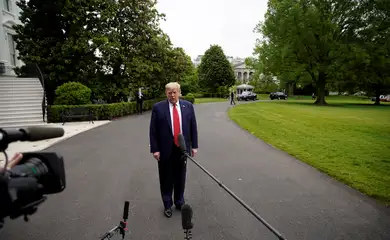 U.S. President Donald Trump speaks to reporters after arriving from Camp David to the White House in Washington, U.S. May 17, 2020. REUTERS/Eric Thayer