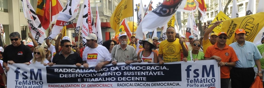 Marcha de abertura do Fórum Social Temático de Porto Alegre