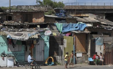 Comunidades relatam em Belo Horizonte violação do direito à moradia, moradores da vila da paz, sobrevivem  debaixo do viaduto (Antonio Cruz/Agência Brasil)