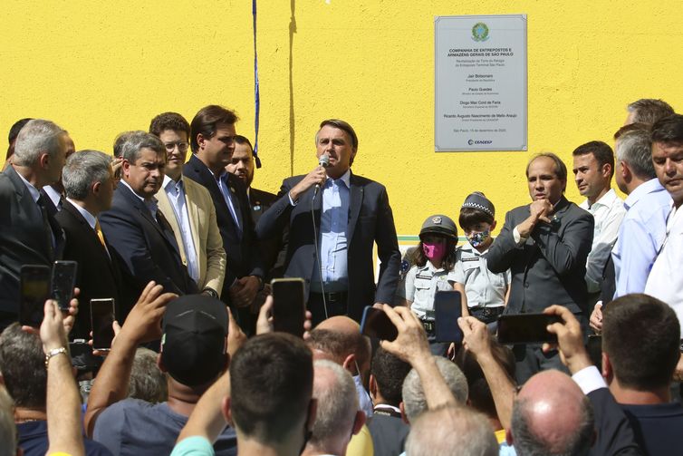 O presidente da República, Jair Messias Bolsonaro, durante  visita a Companhia de Entrepostos e Armazéns Gerais de São Paulo (Ceagesp), para a reinauguração da Torre do Relógio.