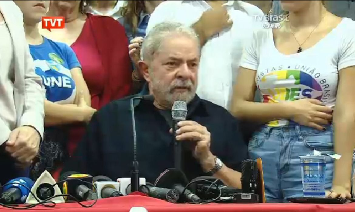 Ex-presidente Lula em entrevista no Diretório Nacional do PT em São Paulo, após prestar depoimento à Polícia Federal no âmbito da 24ª fase da Operação Lava Jato