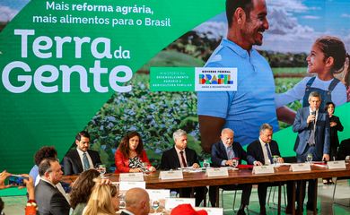 Brasília (DF) 15/04/2024 – O secretário Geral, Márcio Macêdo, participa da cerimônia Apresentação do Programa Terra da Gente para a Reforma Agrária
Foto: Valter Campanato/Agência Brasil