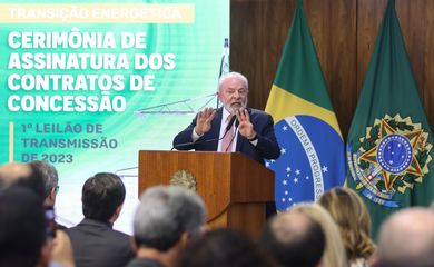 Brasília, (DF) – O presidente Luiz Inàcio Lula da Silva, participa da cerimônia de assinatura de contratos de concessão do primeiro leilão de linhas de transmissão de 2023. Foto Valter Campanato/Agência Brasil.