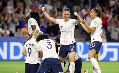 Brasil e França jogam pela Copa do Mundo Feminina